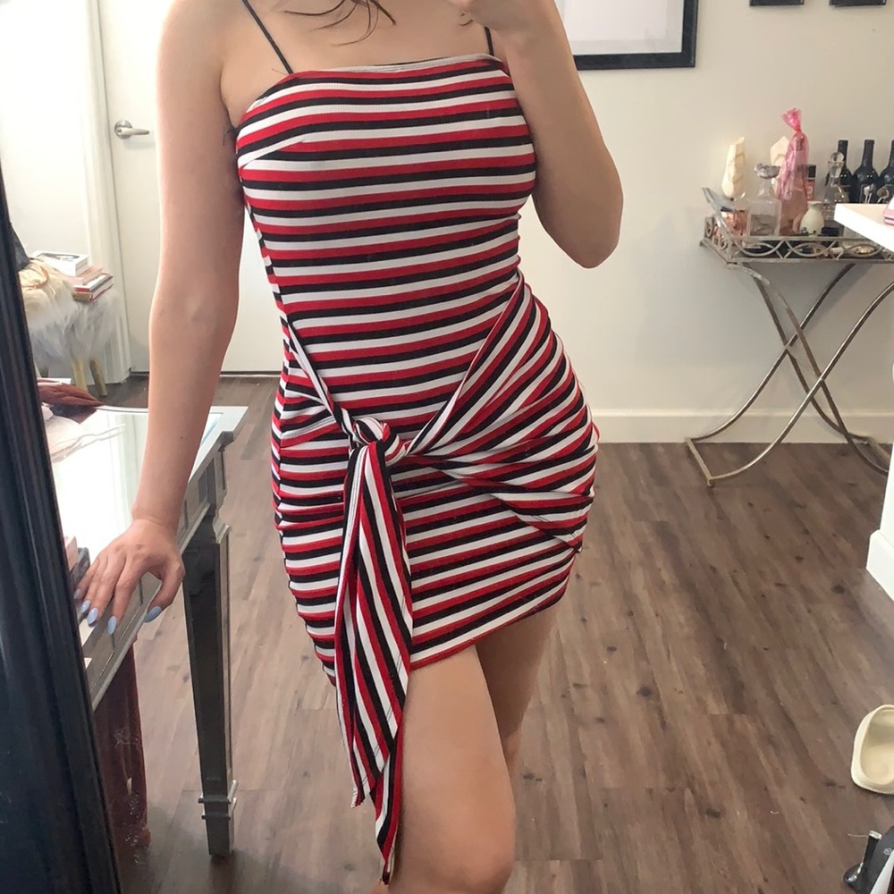 Mini dress with a tie